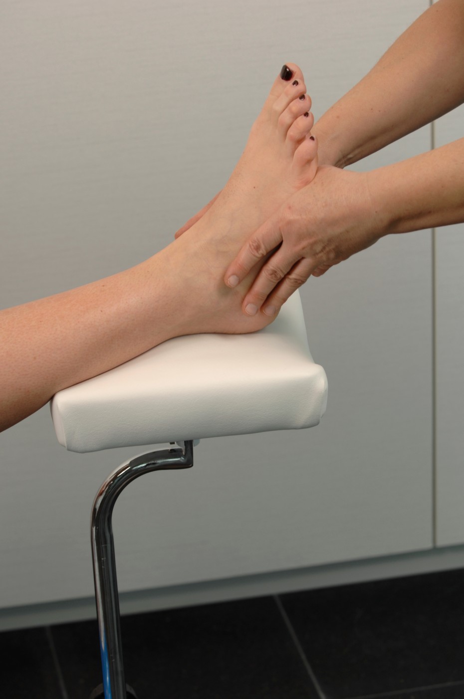  Sibel Hydraulic Pedicure Chair White wicht adjustable foot rest 
